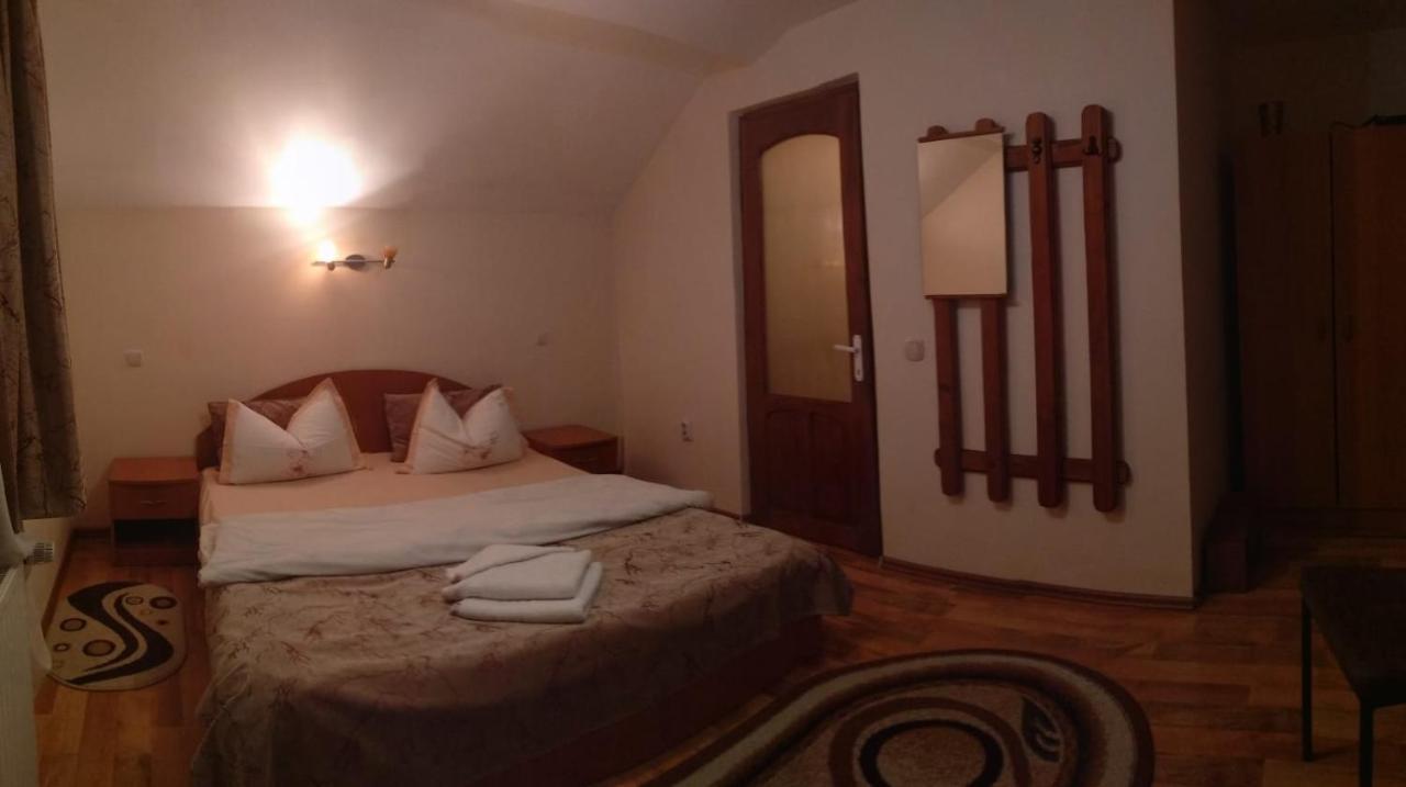 Casa Terzea Hotel Rîşnov Ngoại thất bức ảnh